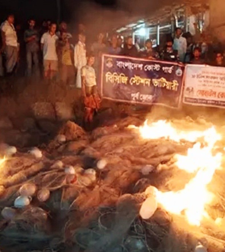 সীতাকুণ্ডে ইলিশ মাছ ধরার নিষেধাজ্ঞার শেষ দিনে ১০ জেলের কারাদণ্ড-৫০ লাখ টাকার জাল জব্দ