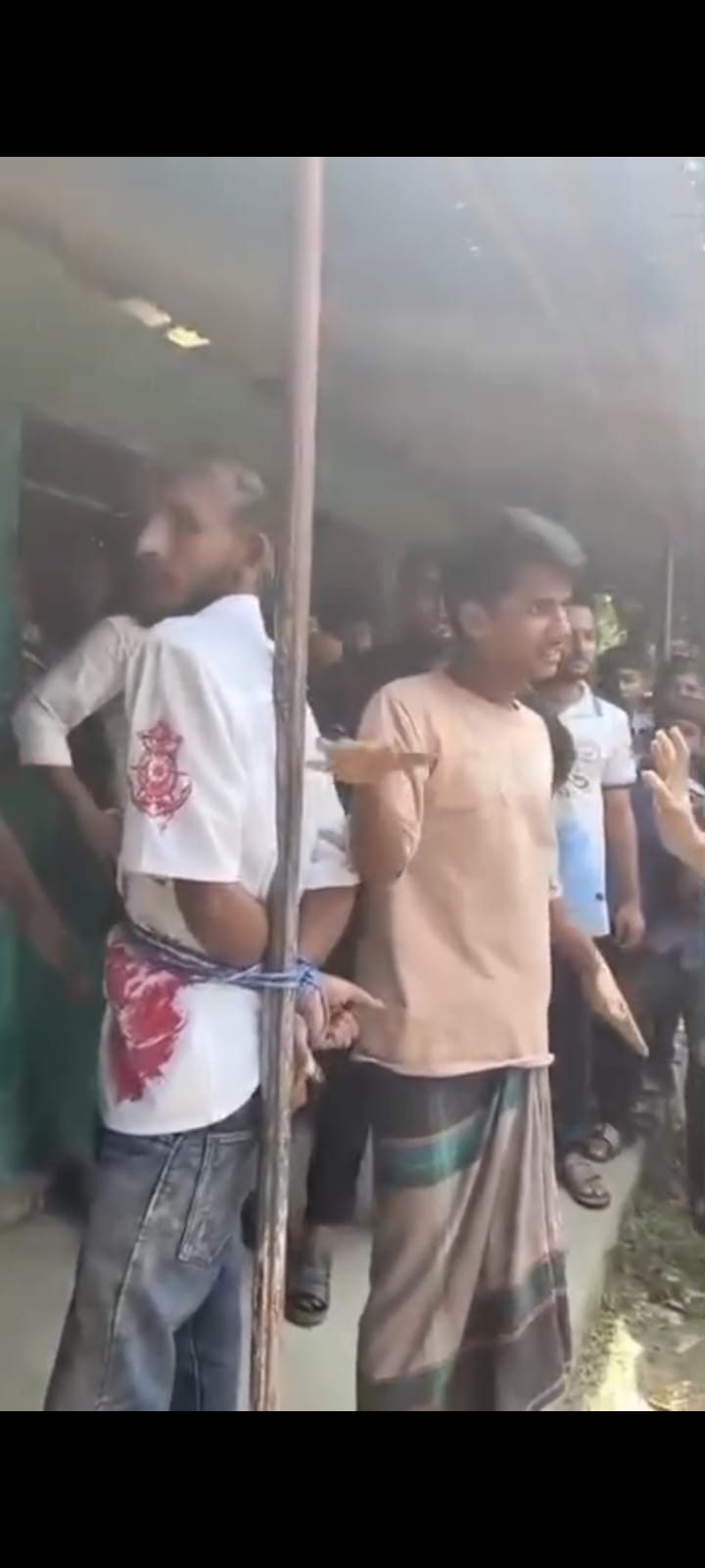বুড়িচংয়ে ছাত্রীদের উত্ত্যক্তের অভিযোগে যুবকে মাথা ন্যাড়া করে পুলিশের হাতে তুলে দিল জনতা