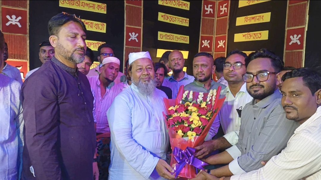 লাকসামে হোন্ডা শোভাযাত্রায় বিভিন্ন পূজামণ্ডপ পরিদর্শন করলেন সম্ভাব্য মেয়রপ্রার্থী মজির আহমেদ