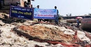 মা ইলিশের নিরাপদ প্রজনন নিশ্চিত করতে সরকার ঘোষিত ২২ দিনের নিষেধাজ্ঞায় অভিযান চালাচ্ছে প্রশাসন