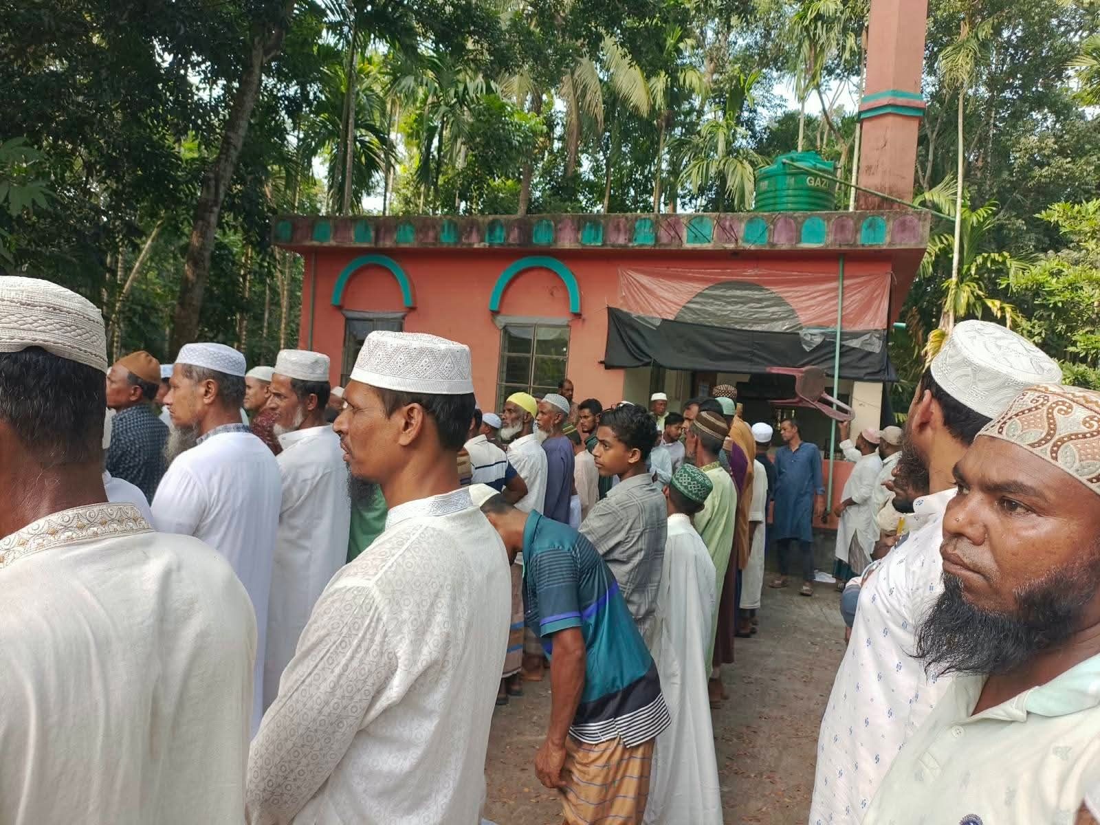 বাংলাদেশ সাংবাদিক ক্লাবের প্রতিষ্ঠাতা চেয়ারম্যানের মেজো মামার দাফন সম্পন্ন