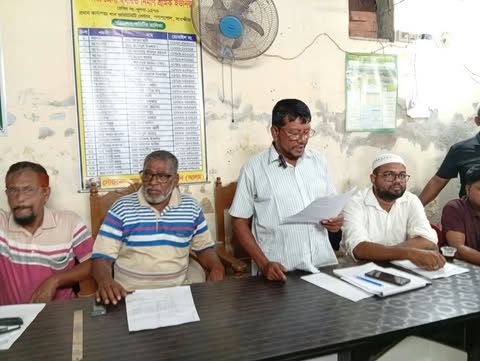 সাতক্ষীরা ইমারত নির্মাণ শ্রমিক ইউনিয়নের বিরো নিয়ে সভাপতির সংবাদ সম্মেলন