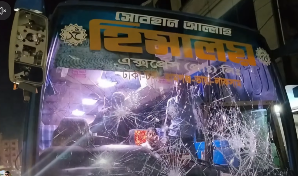 লাকসামে যাত্রীবাহি বাস ভাংচুর চালক-হেলপারকে মারধর ও টাকা ছিনতাইয়ের অভিযোগ