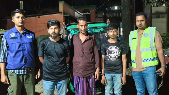 মুরাদনগরে চোরাই সিএনজিসহ আন্তঃজেলা চোর চক্রের ৩ সদস্য গ্রেপ্তার
