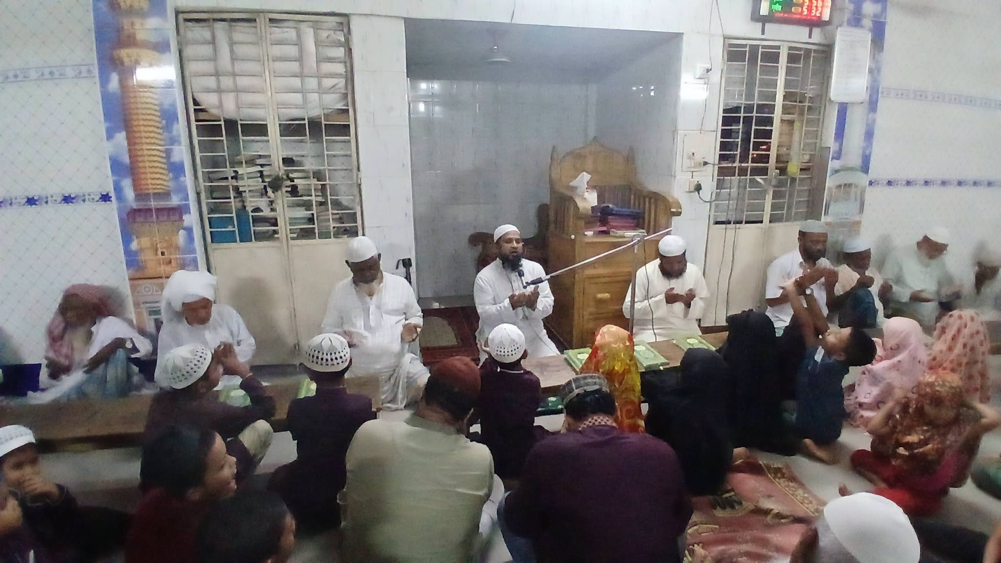 লালমাই আল কারীম নূরানী হাফিজিয়া মাদ্রাসার ১৮ শিক্ষার্থীর কোরআন ছবক গ্রহন